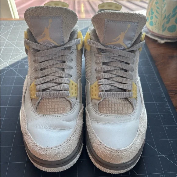 Jordan 4 Retro SE Craft Photon Dust